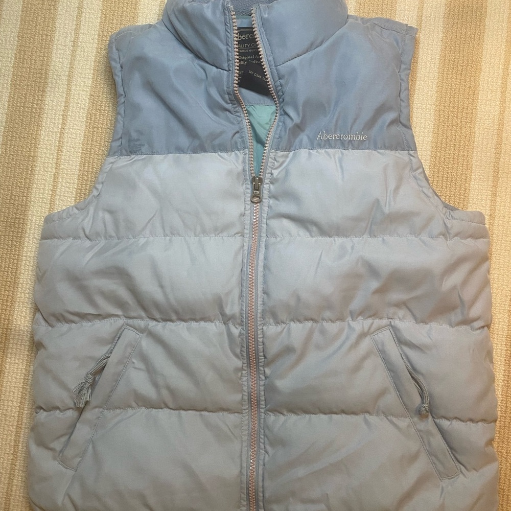 Vintage Abercrombie women’s goose down vest. Two tone blue